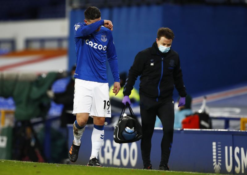 James Rodriguez picked up a knock in Everton&#039;s 2-0 defeat at Fulham