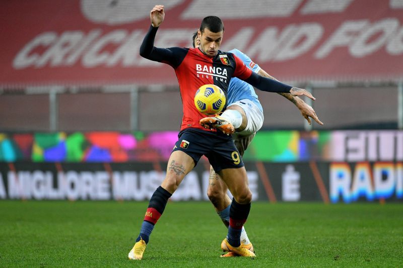 Scamacca in action against Lazio