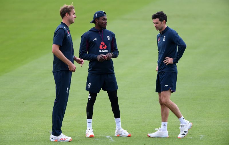 Stuart Broad (L) , Jofra Archer (C) and James Anderson (R)