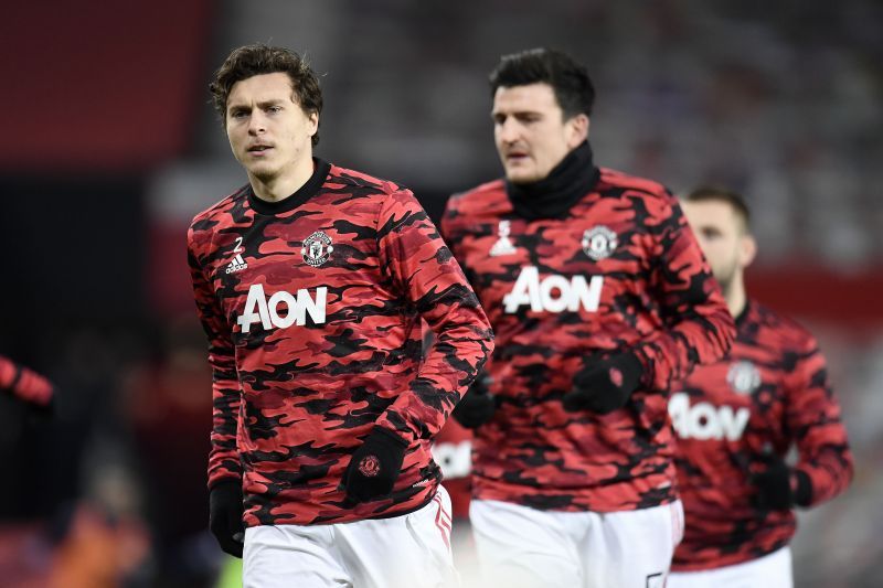 Manchester United defenders Victor Lindelof (L) and Harry Maguire (R)