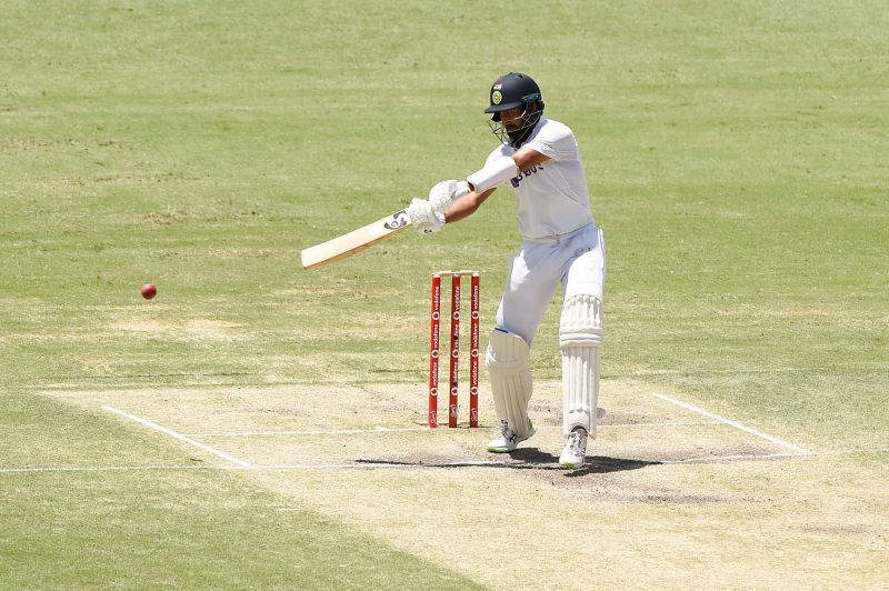 Sunil Gavaskar questioned England&#039;s defensive field settings for Cheteshwar Pujara