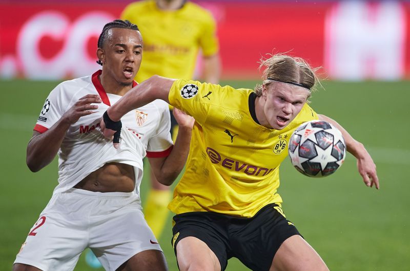 Sevilla FC v Borussia Dortmund  - UEFA Champions League Round Of 16 Leg One