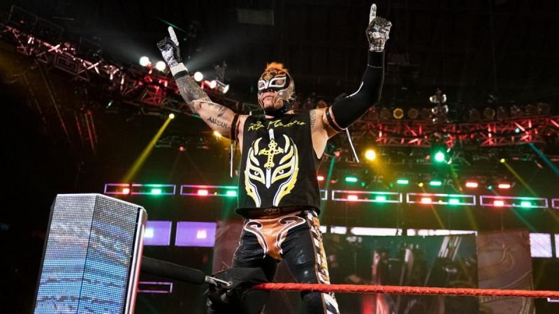 Rey Mysterio confirms that he has signed a new contract with WWE.