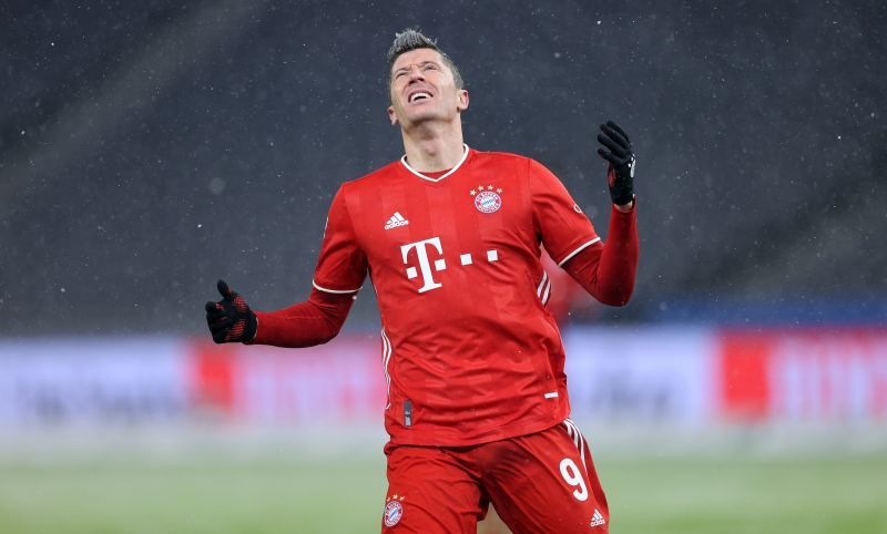 Robert Lewandowski missed a first half penalty for Bayern Munich