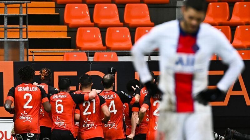 Lorient&#039;s players celebrate after scoring the winner in stoppage time of the second half.