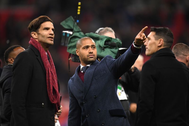 David James (L) and Glen Johnson