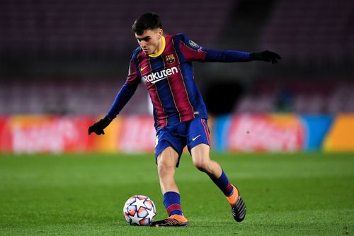 Pedri on the ball during Barcelona's Champions League group stage match against Juventus