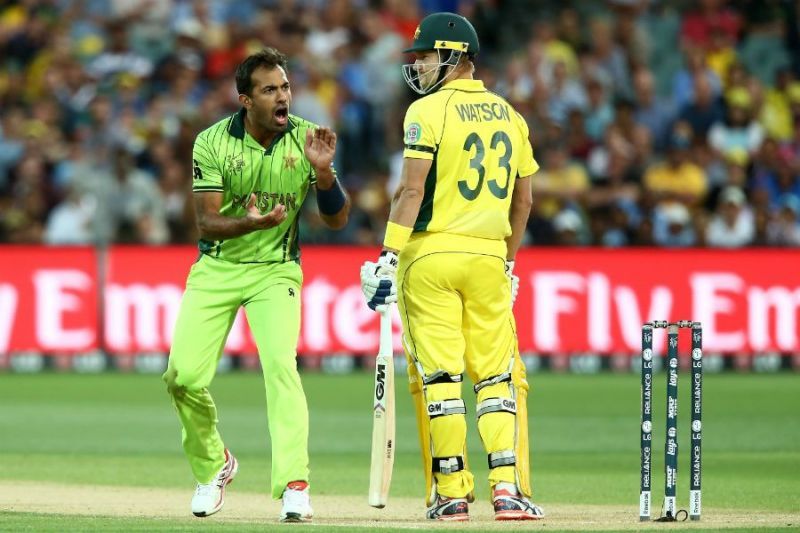 Wahab Riaz tries to get on Shane Watson's nerves.