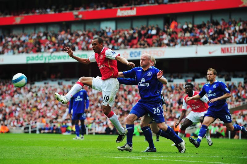 Gilberto Silva (left)