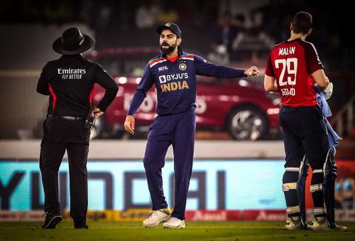 Virat Kohli in animated discussions with the umpire in the 5th T20I. (PC: Twitter)