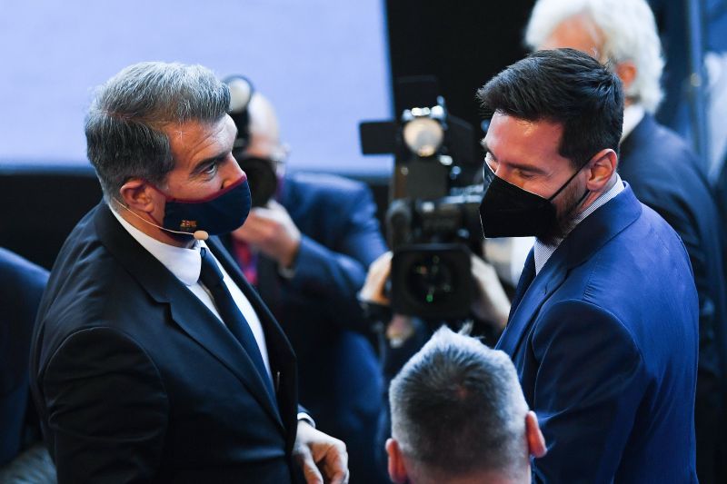 Joan Laporta (L) and Lionel Messi