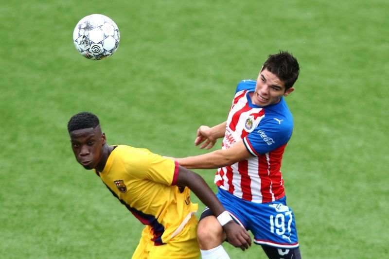 Ilaix Moriba (L)  for Barcelona