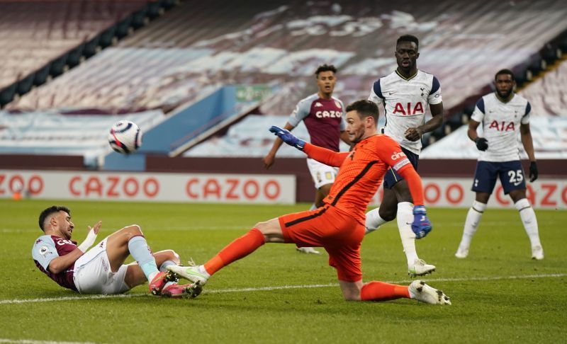 Hugo Lloris in Premier League action for Tottenham Hotspur