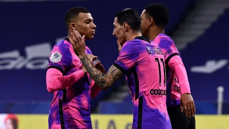 Kylian Mbappe celebrates with his teammates.