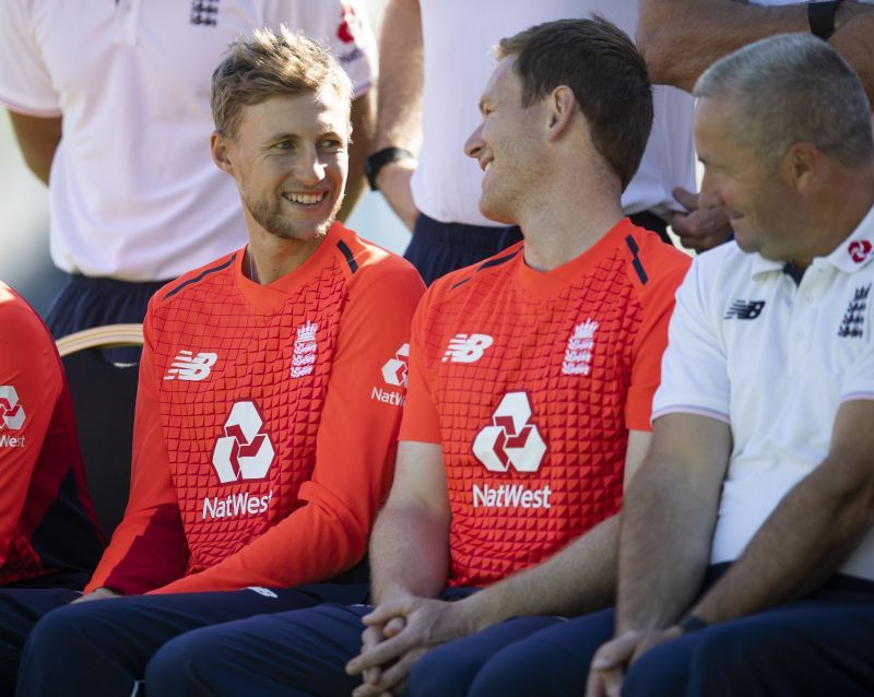 Joe Root (L) and Eoin Morgan