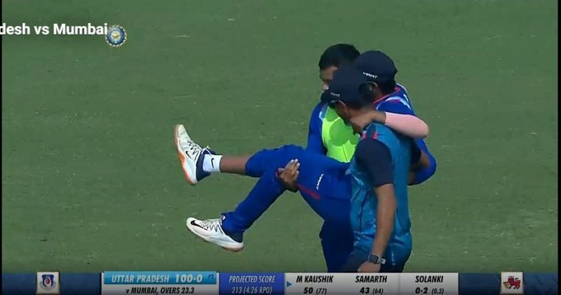 Prithvi Shaw being carried off the pitch (Image courtesy Twitter)