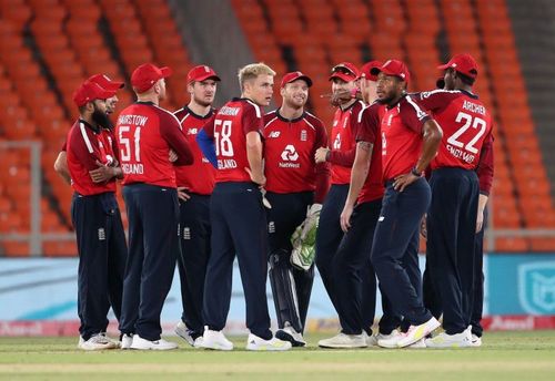 England players in a huddle