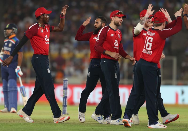 Adil Rashid celebrates Virat Kohli&#039;s wicket with his teammates.