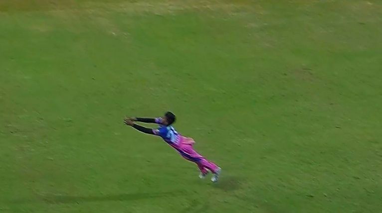 Chetan Sakariya takes a flying catch to dismiss Nicholas Pooran of PBKS