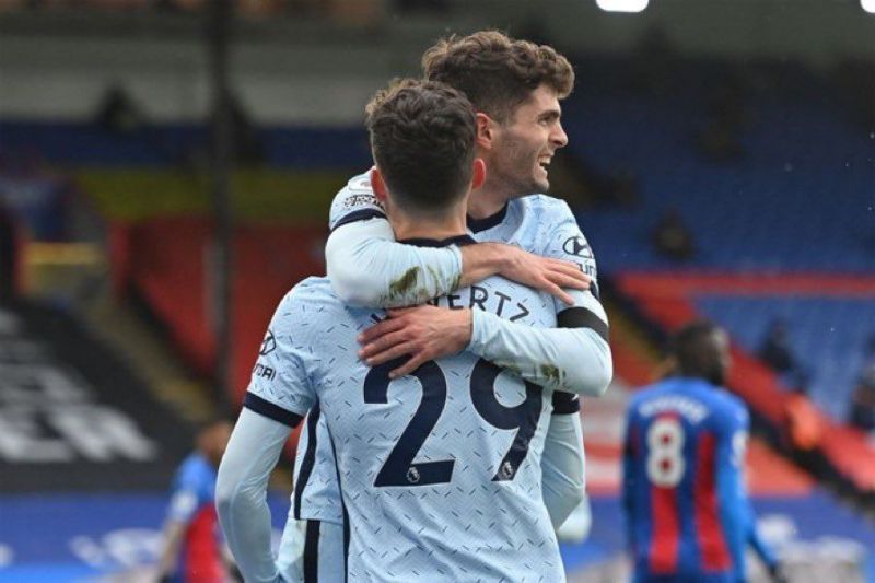 Christian Pulisic celebrates his goal with Kai Havertz.