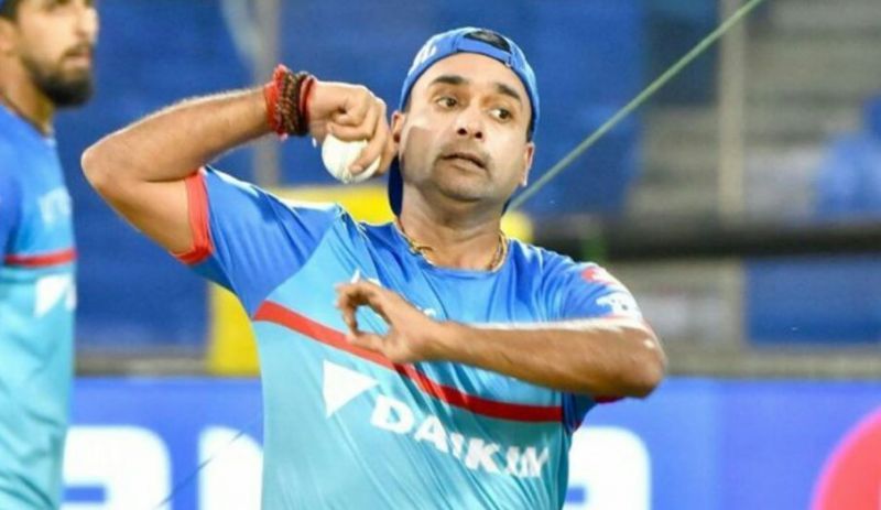 Amit Mishra is known to keep a light atmosphere in the Delhi Capitals dressing room (Image source - Twitter)