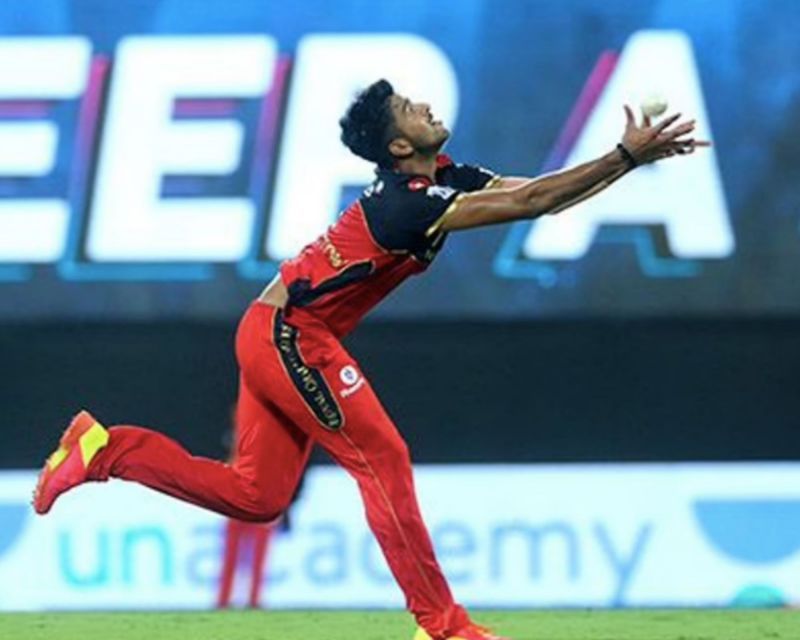 Washington Sundar takes a stunner to dismiss Chris Lynn on 49