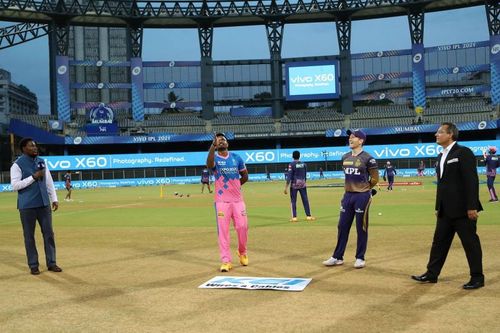 Match referee Manu Nayyar with the captains in RR vs KKR game