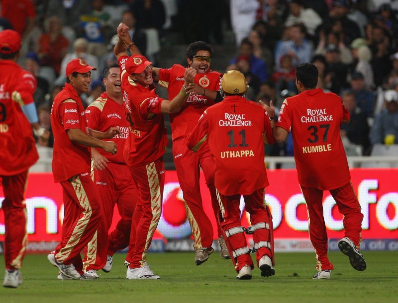 RCB celebrate the wicket of Ravindra Jadeja