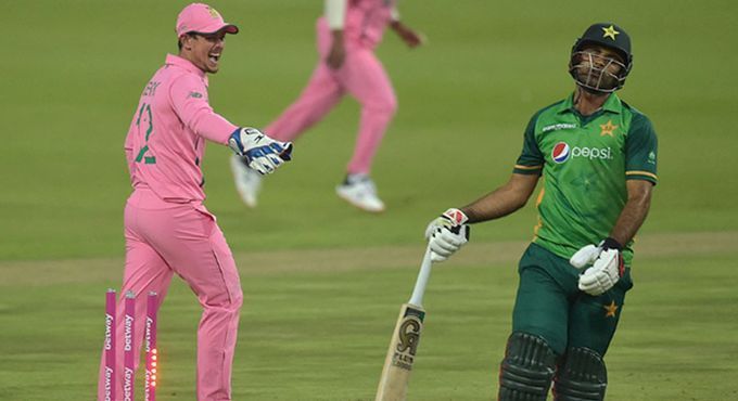 Quinton de Kock celebrates Fakhar Zaman&#039;s run-out on Sunday