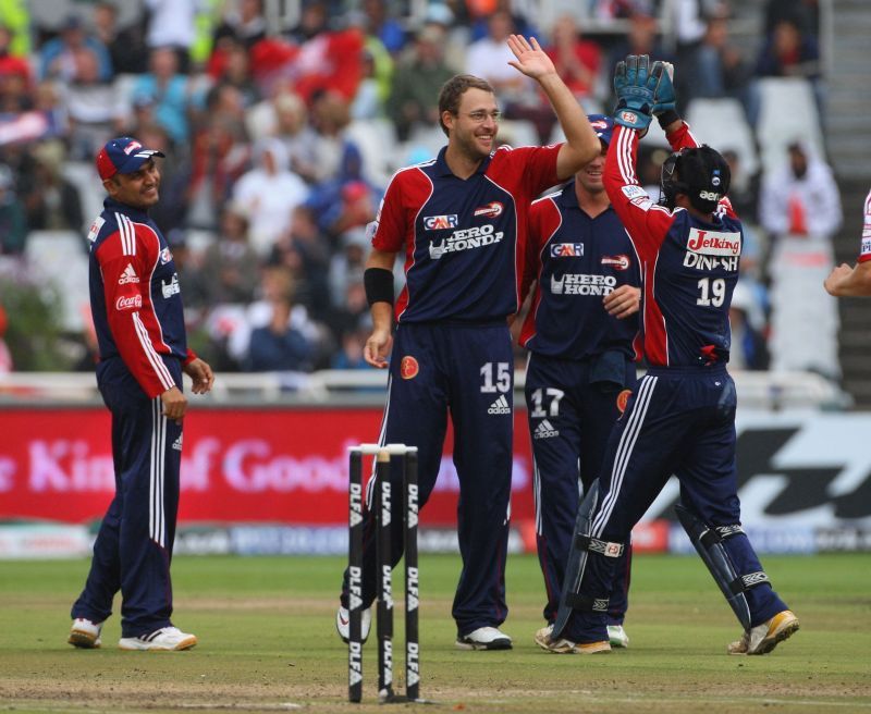 Daniel Vettori, here in IPL 2009, helped Delhi during the later stages of the game with his bowling