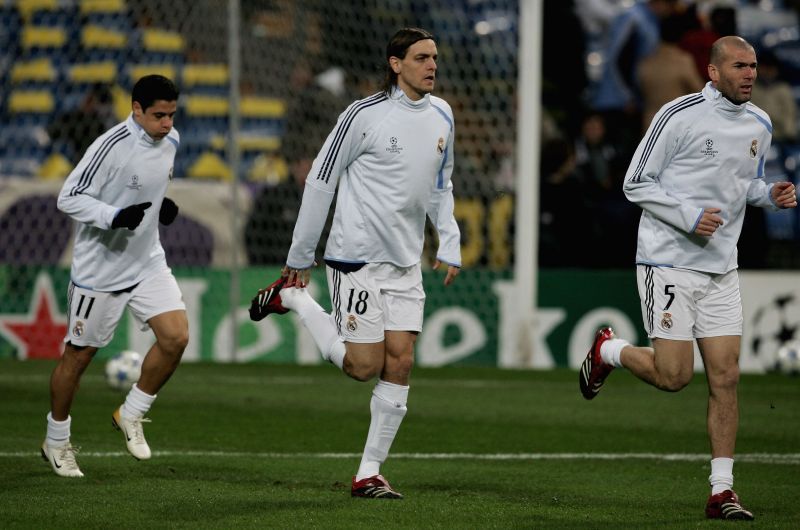 Jonathan Woodgate (centre)