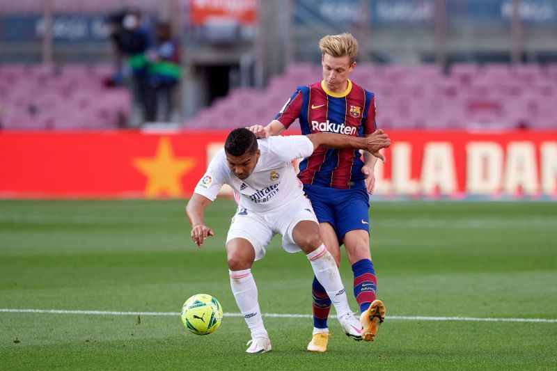 Casemiro and Frenkie de Jong in action.