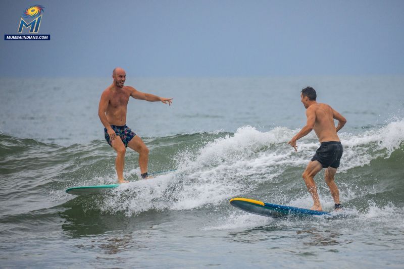 Trent Boult and Chris Lynn surf in Chennai (Source: Twitter)