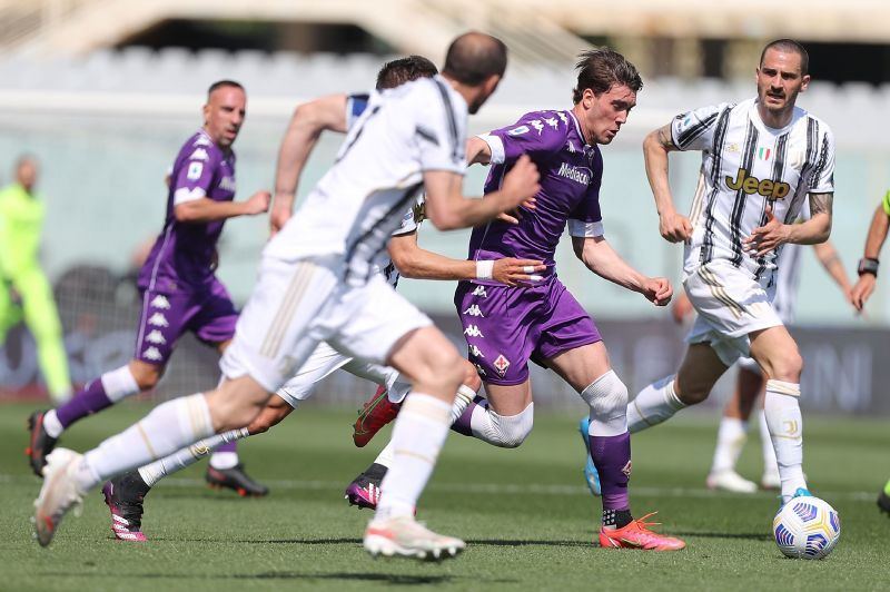 Dusan Vlahovic breezes past Juventus defenders.