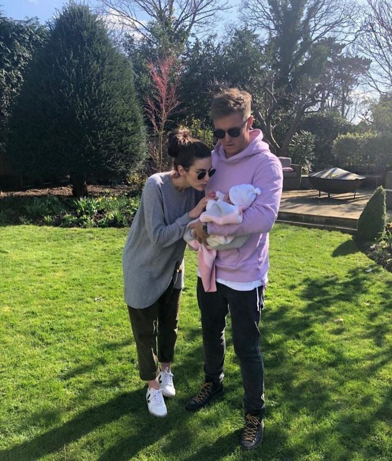 Jason Roy&#039;s Pic with Elle and their Daughter