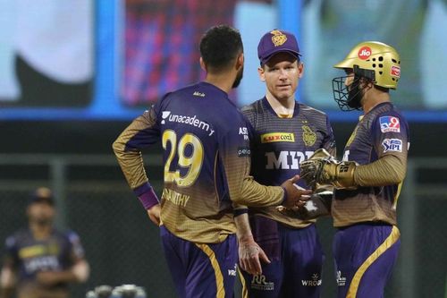 Eoin Morgan handed the new ball to Varun Chakravarthy [P/C: iplt20.com]