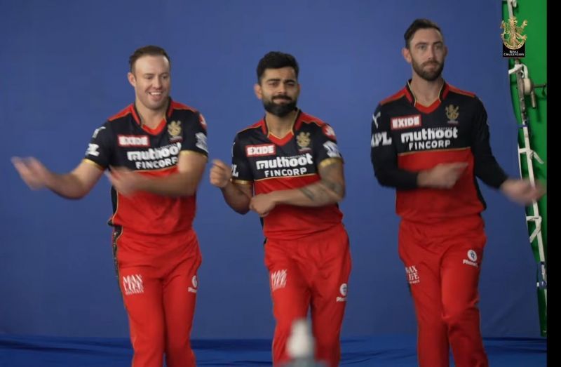 AB de Villiers (left), Virat Kohli (centre) and Glenn Maxwell (PC: RCB)