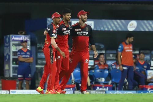 Shahbaz Ahmed with his RCB teammates Washington Sundar and Glenn Maxwell (Image courtesy: IPLT20.com)