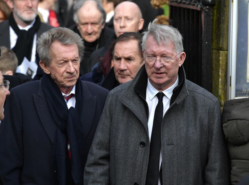 Sir Alex Ferguson (R)