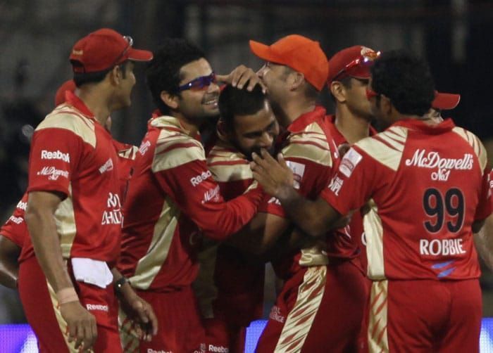 RCB players ecstatic after Praveen Kumar&#039;s hat-trick against RR| Source:PTI