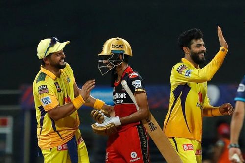 Suresh Raina and Ravindra Jadeja celebrate CSK's win against RCB (Image Courtesy: IPLT20.com)