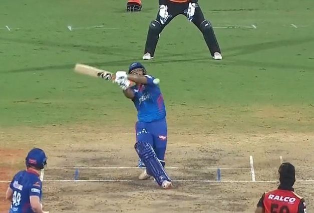 Rishabh Pant trying to manage Vijay Shankar&#039;s head-high full-toss on Sunday. (PC: Twitter)