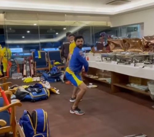 Ravindra Jadeja imitates Eoin Morgan's batting stance in the CSK dressing room. (PC: Twitter)