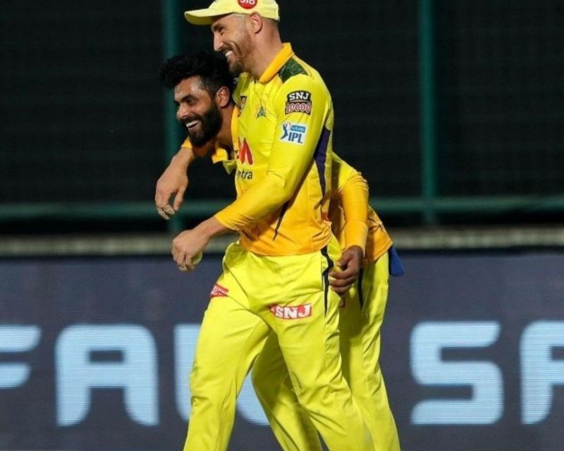 Do Faf du Plessis(front) and Ravindra Jadeja make IPL&#039;s best fielder duo? (PC: Twitter)