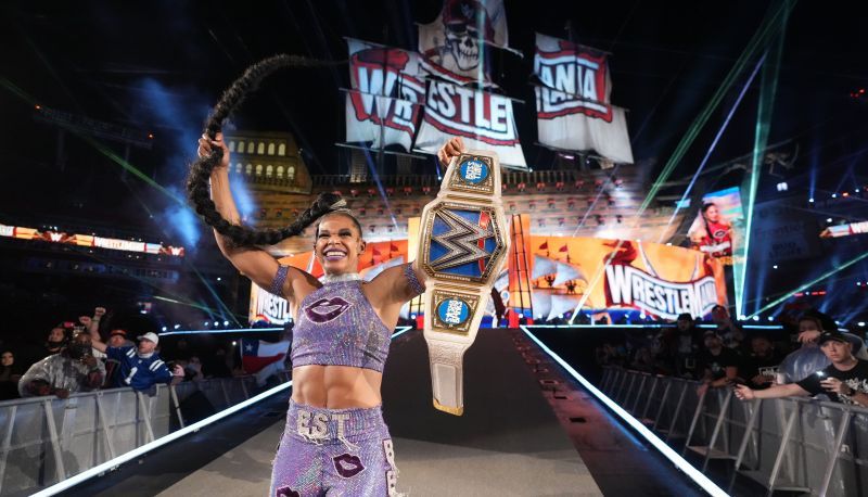 Bianca Belair holding up her new SmackDown Women's Championship