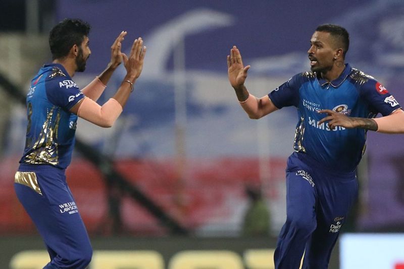 Jasprit Bumrah celebrates a wicket with Hardik Pandya (Image Courtesy: IPLT20.com)