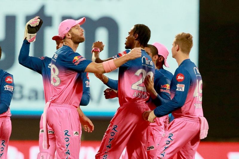 Andrew Tye celebrates with other players of Rajasthan Royals (Image Courtesy: IPLT20.com)