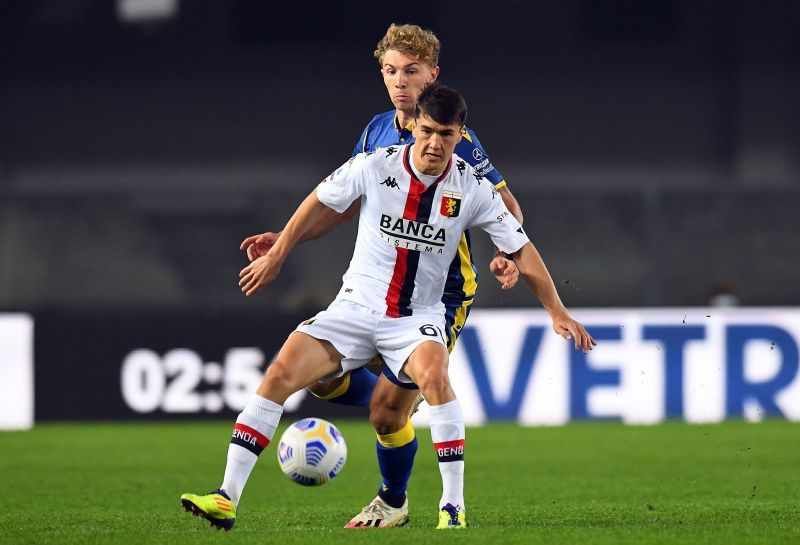 Eldor Shomurodov in action for Genoa