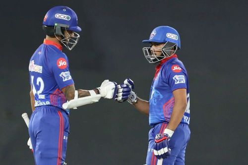 Shikhar Dhawan (left) Pic: IPLT20.COM