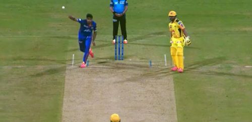 Ravichandran Ashwin does a Kedar Jadhav. Pic: IPLT20.COM